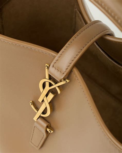 le 37 small ysl|LE 37 small in shiny leather .